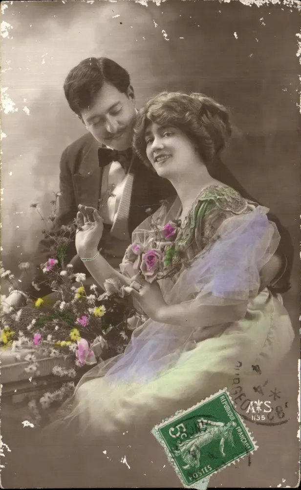 Couple en tenue de soirée — scène de studio — éditeur : Georges S. (n° 1135) - Frente