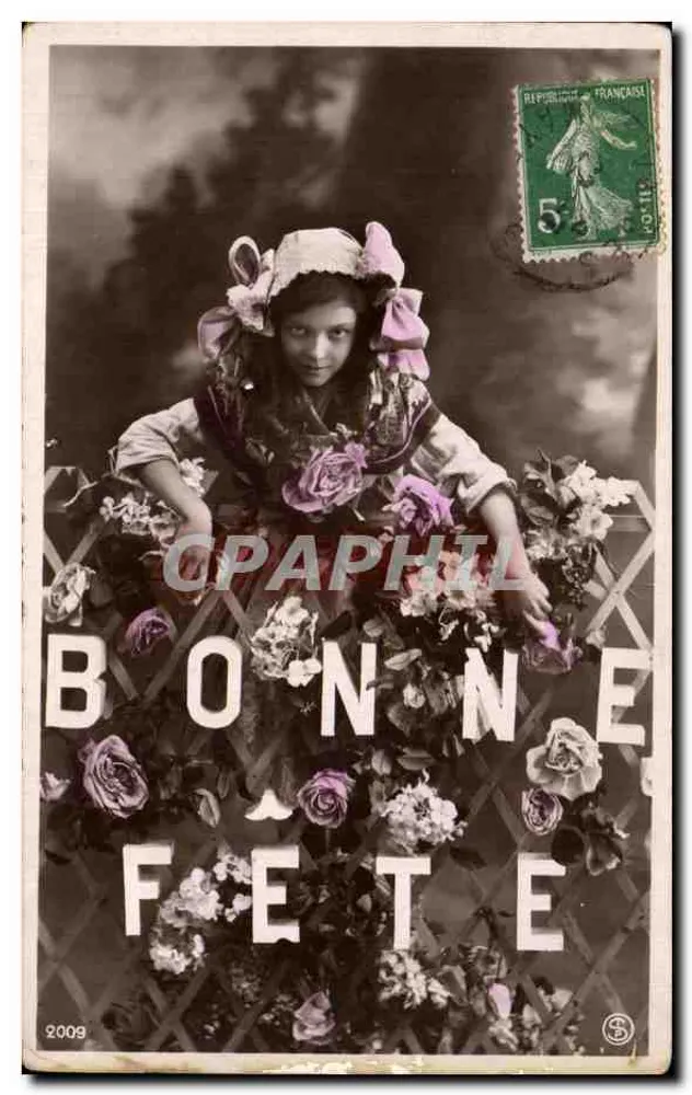 Frau im floralen Kleid — Frohe Geburtstagskarte — Union Postale Universelle - Vorderseite