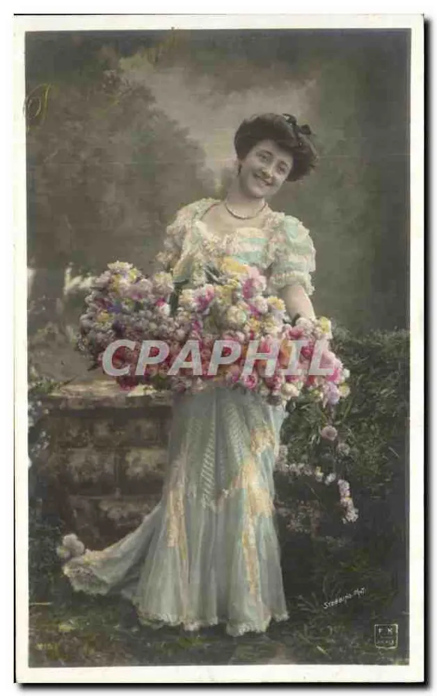 Frau in einem Kleid im Art Nouveau-Stil mit einem großen Blumenstrauß — Steedhuis 1907 — Steedhuis Phot. - Vorderseite