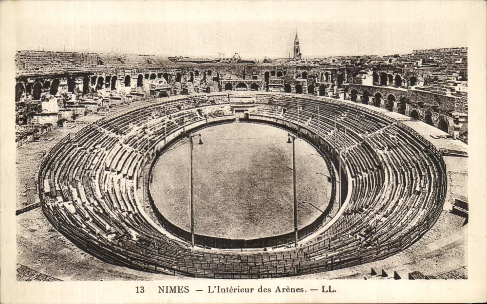 Nîmes — Interior das Arenas — LL. - Frente