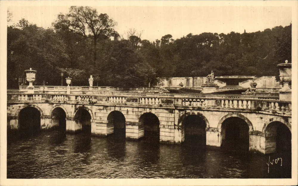 Jardin de la Fontaine - Les Bains Romains — Nîmes (Gard) — Verlag: Les Éditions d'Art 'VON' — Nr. 17 - Vorderseite