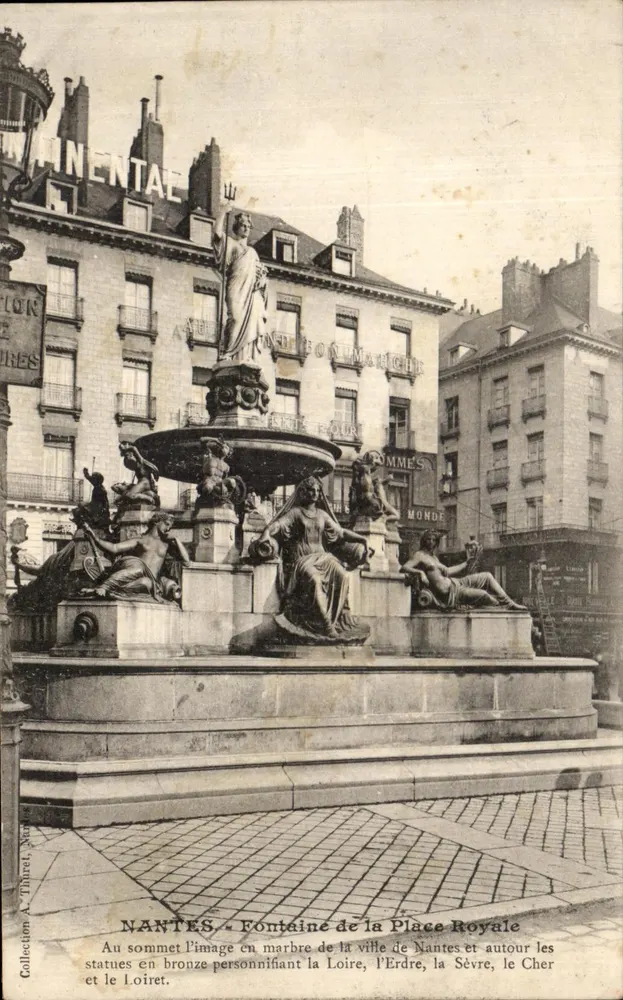 NANTES - Fontaine der Place Royale — Marmorstatue oben, die die Loire, die Erdre, die Sèvre, den Cher und den Loiret verkörpert — Verlag A. Thurret, Nantes - Vorderseite