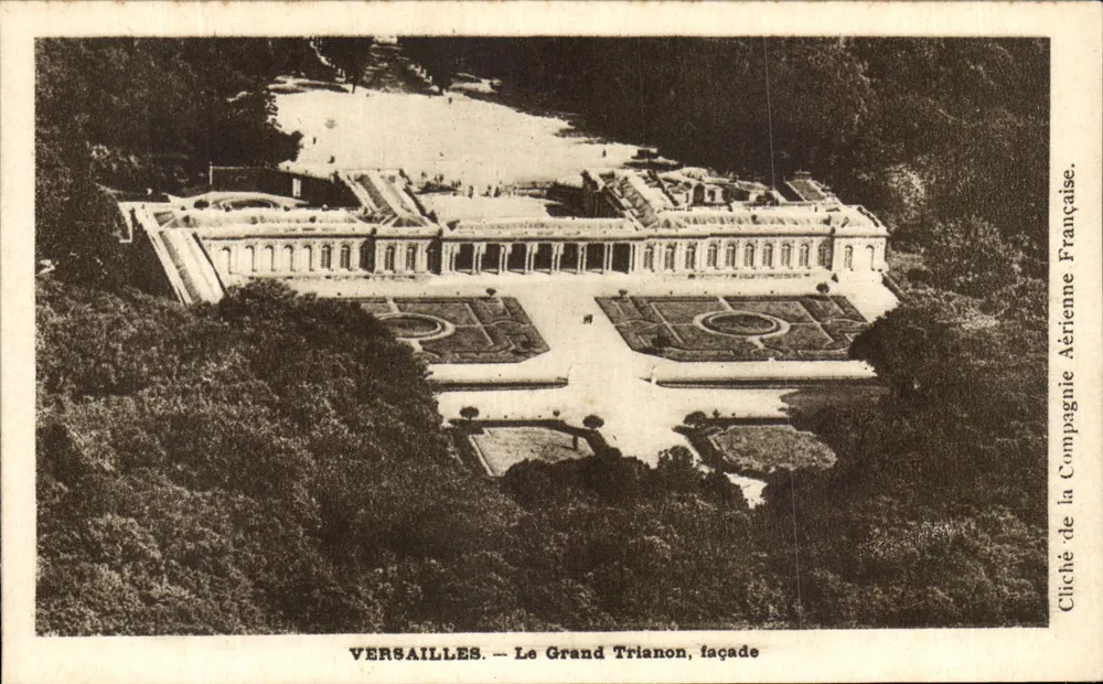 Versailles — O Grand Trianon, fachada — Cliché da Compagnia Aérea Francesa - Frente