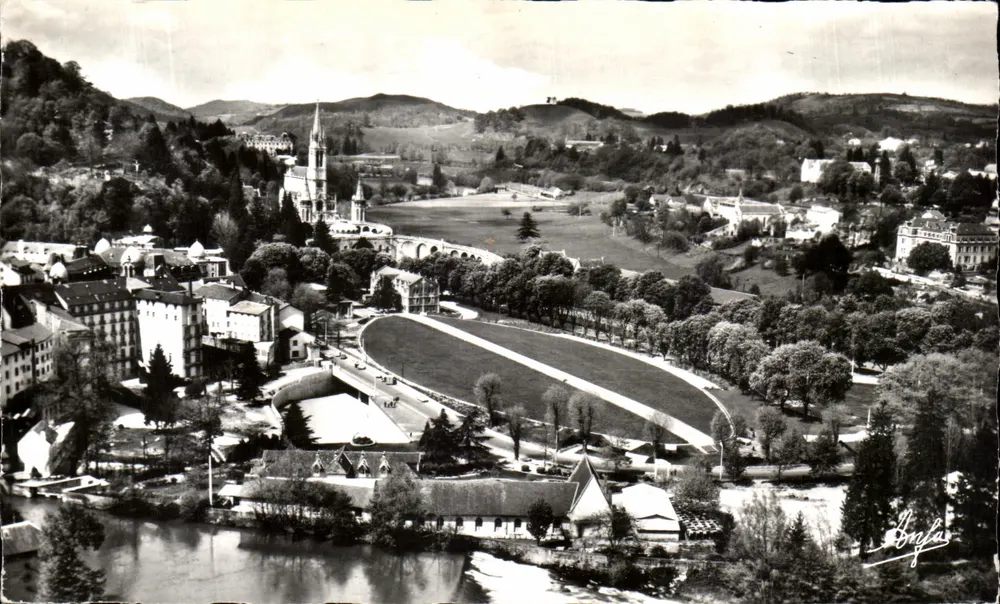 Lourdes — Vista geral das duas Basílicas — Éditions d'Arròs - Frente