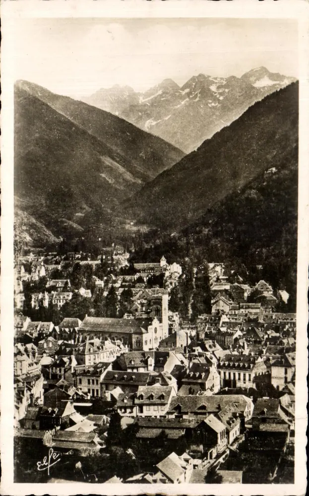 Luchon — Allgemeiner Blick und Hintergrund der Grenzberge — Verlag Pyr.-O.-Garn. (Claude-Garonne) - Vorderseite