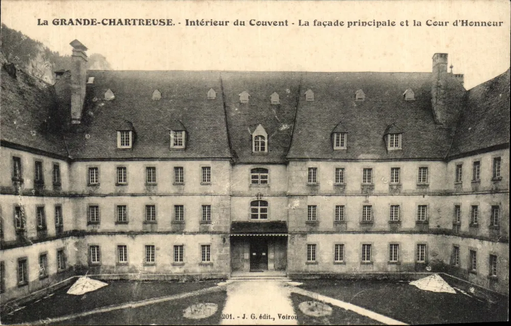 La Grande-Chartreuse — Innenansicht des Klosters — Die Hauptfassade und der Ehrenhof — J. G. édit., Voiron - Vorderseite