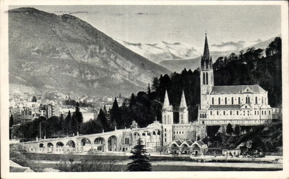 Lourdes — A Basílica e o Pic du Jer — Edição P. Doucet Lourdes n°37 - Frente