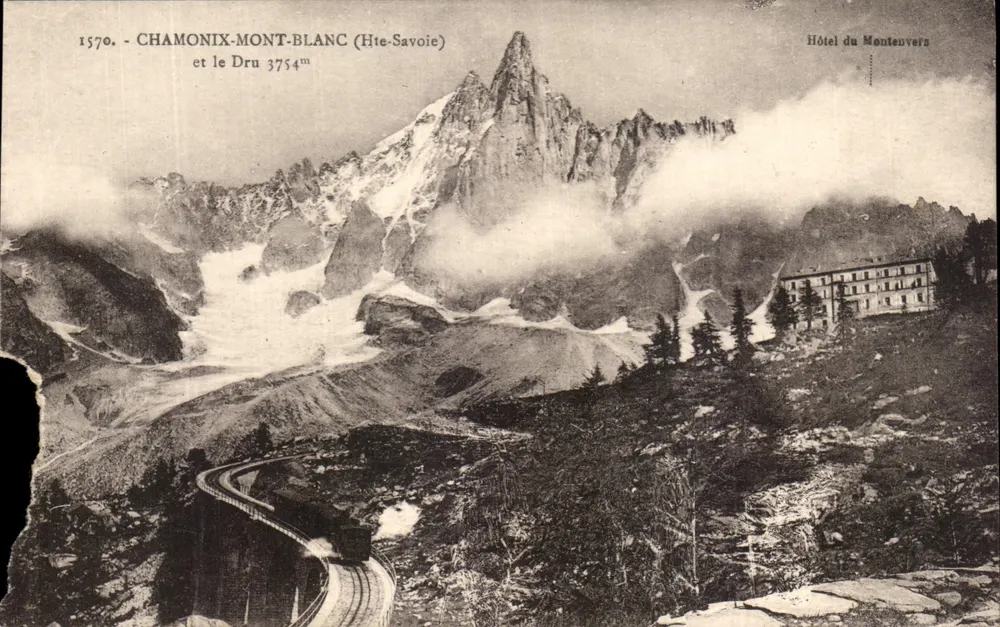 Chamonix-Mont-Blanc (Hte-Savoie) — le Dru 3754m et l'Hôtel du Montenvers — éditeur L. Fauriat - Frente