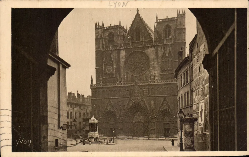 Catedral São João — Lyon — Editor Yvon, n° 17 - Frente
