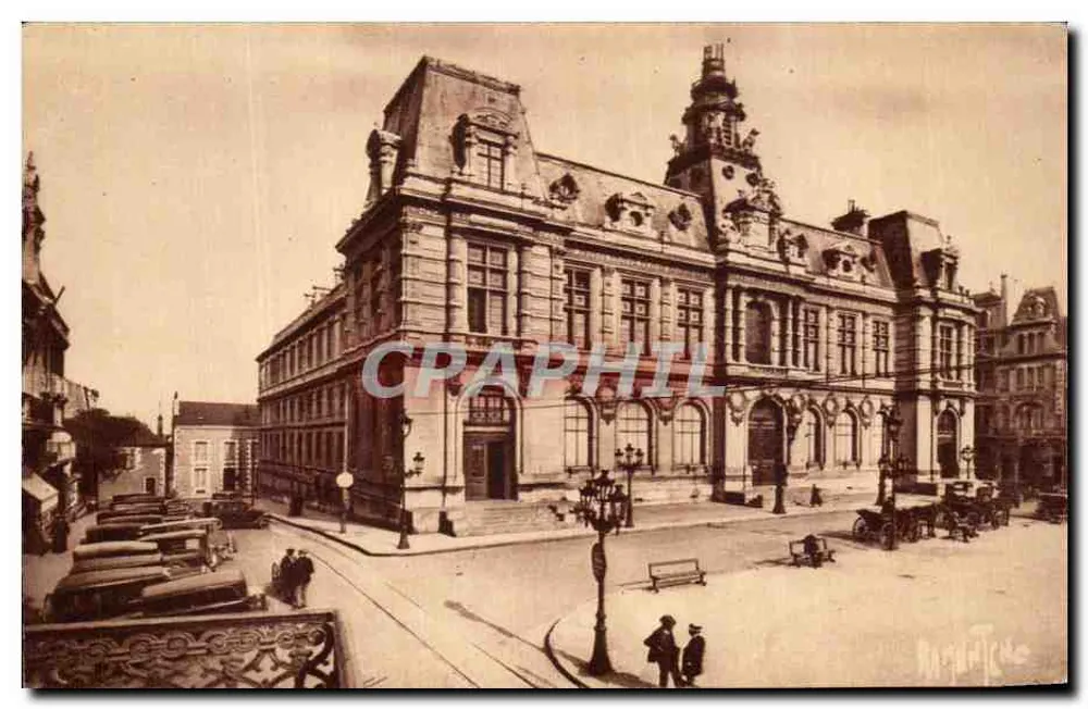 Hôtel de Ville de Poitiers — vue de la place — Éditions Artistiques Raymond Bergevin, La Rochelle - Frente