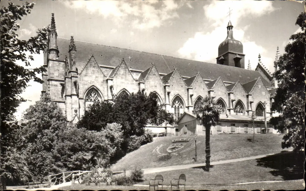 Kirche Saint-Léonard in Fougères — allgemeiner Blick — unbekannter Verlag, Seriennummer nicht sichtbar - Vorderseite