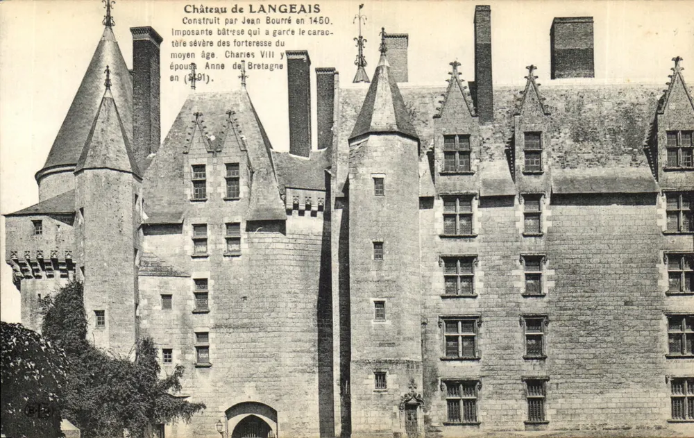 Castelo de Langeais — Construído por Jean Bourré em 1450, editor não identificado - Frente