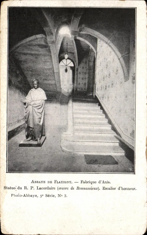 Abtei Flavigny — Statue des R. P. Lacordaire (Werk von Bonnassieux) — Treppenhaus — Photo-Abbaye, 5. Serie, N° 3 - Vorderseite