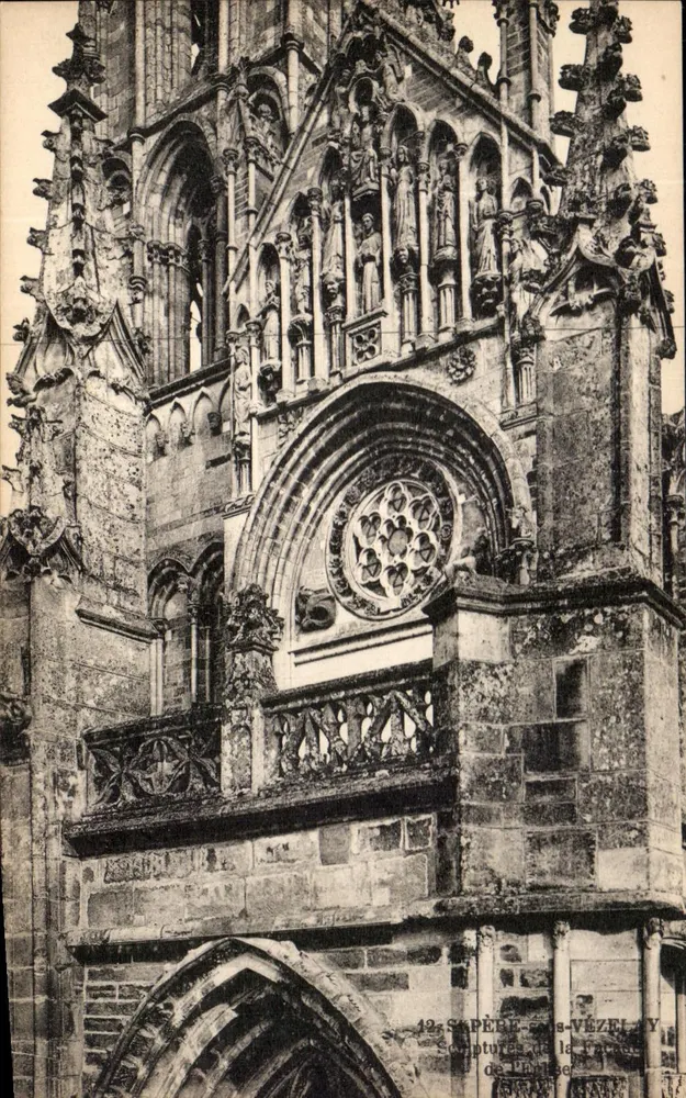 Sapèrè-sous-Vézelay — Esculturas da fachada da igreja — Livraria Pohain irmãos, editora, Ayalon - Frente