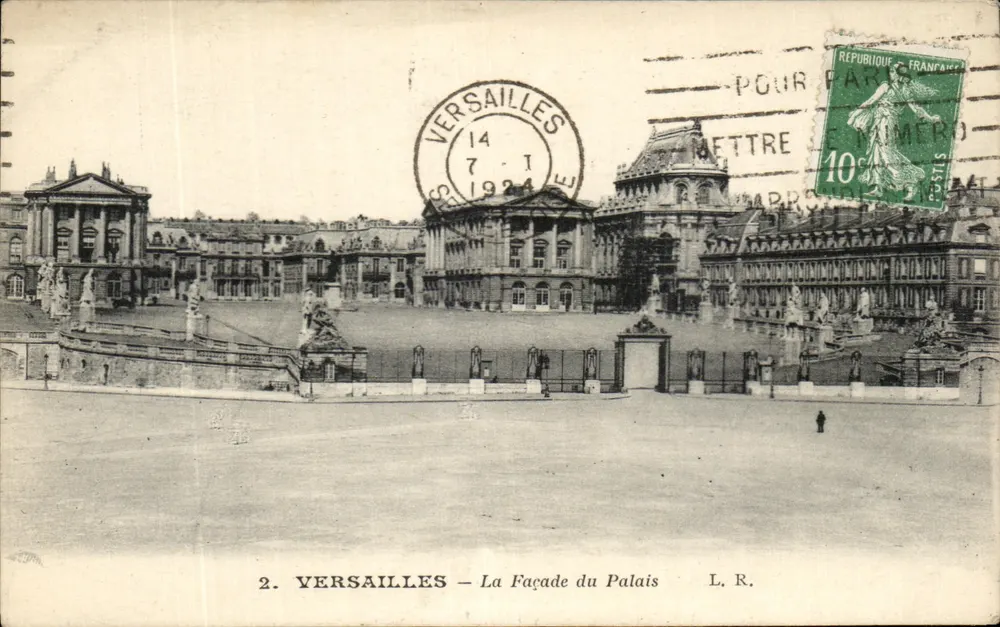 Versailles — A Fachada do Palácio — L. R. - Frente