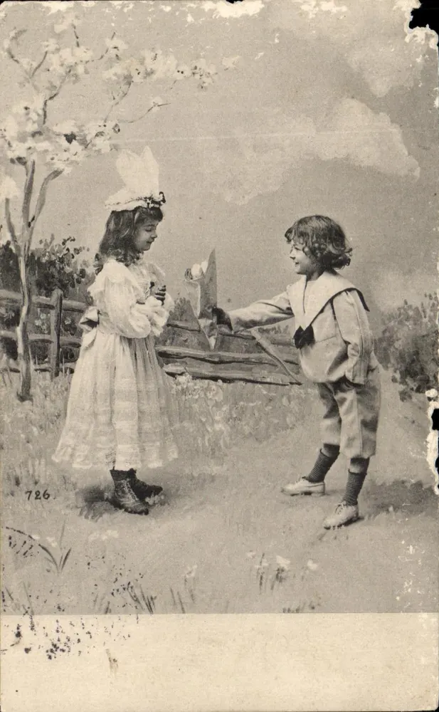 Enfants jouant à l'extérieur — scène de jardin avec clôture — éditeur non visible, n° de série 726 - Frente