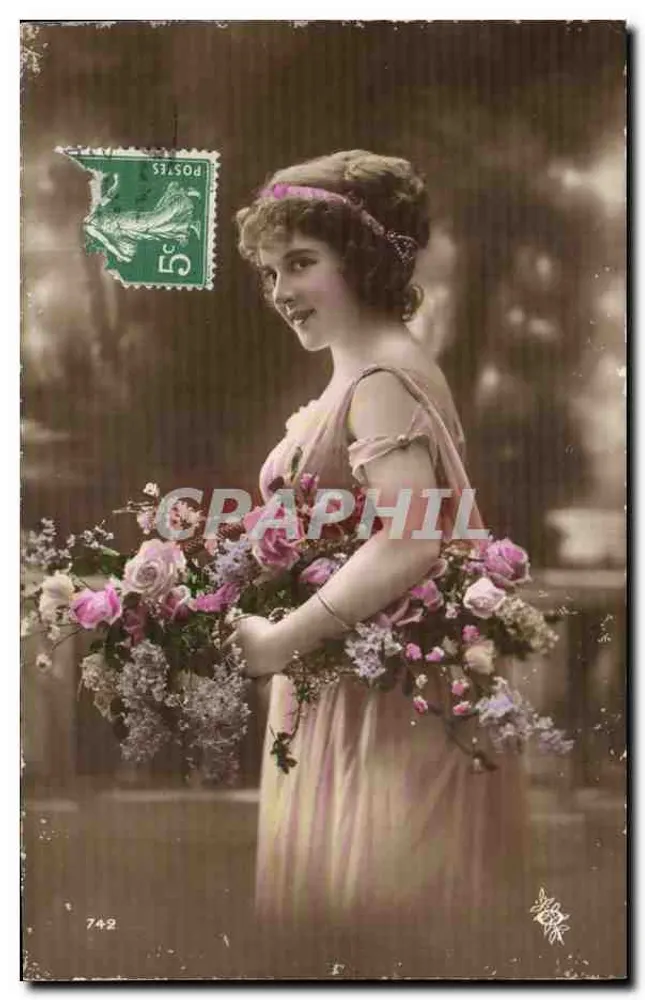 Junge Frau in einem rosa Kleid mit Blumenstrauß — anonymer Verleger, n° 742 - Vorderseite