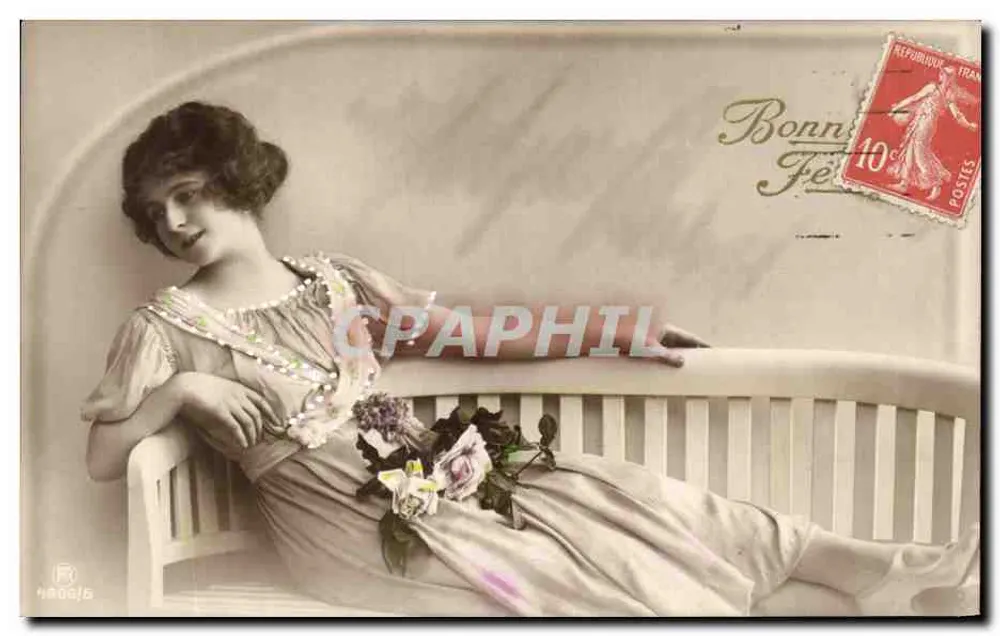 Junge Frau in geschmücktem Kleid — Karte zum Gruß — Verlag Phototypie 4806/5 - Vorderseite