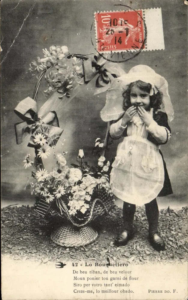 Mädchen in Kleid und Schleierhut — vor einem großen Blumenkorb — Verlag Pierre Do. F. n° 42 - Lo Bouquetiero - Vorderseite