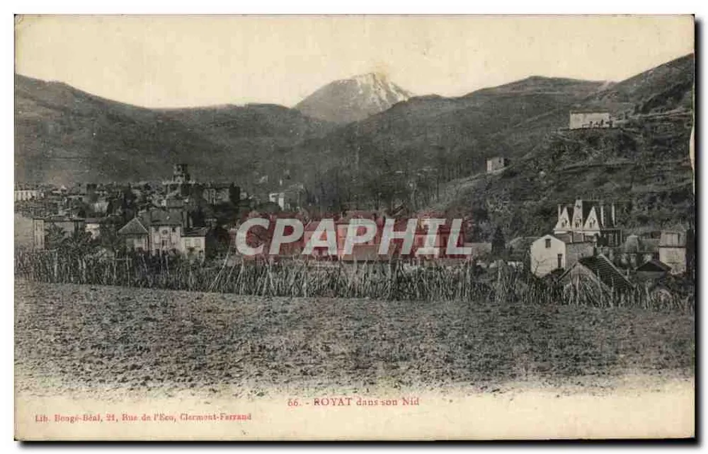 Royat no Seu Ninho — vista panorâmica do vilarejo cercado por montanhas — Lib. Houge-Déal, 21 Rue de l'Éco, Clermont-Ferrand - Frente