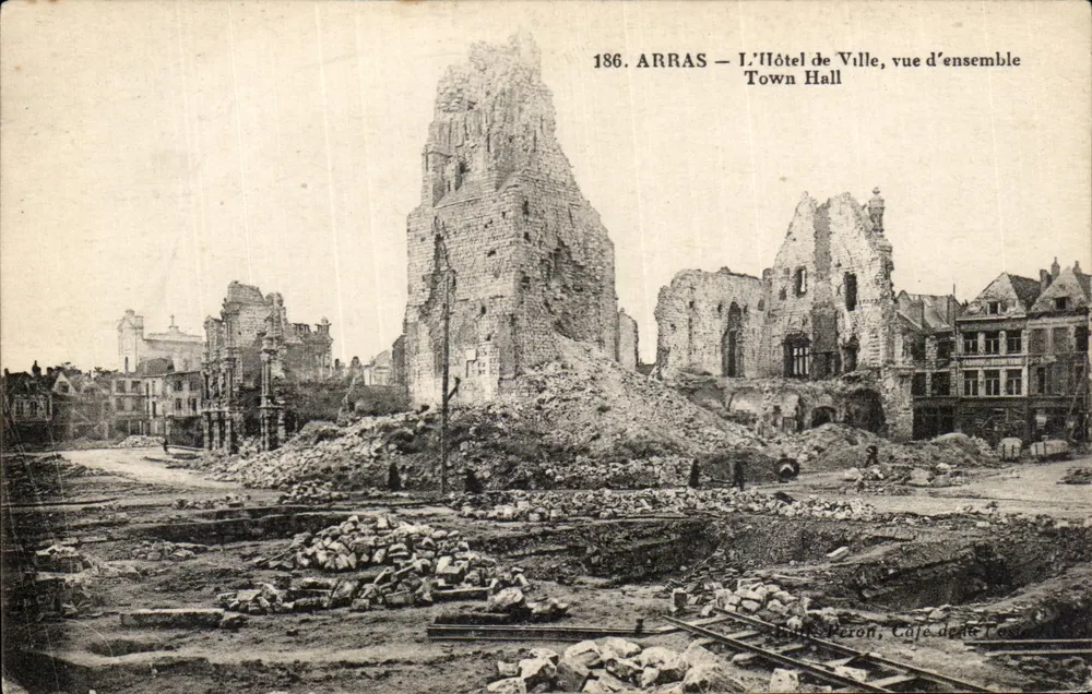 Arras — Das Rathaus, Überblick — Verlag Peron, Nr. 186 - Vorderseite