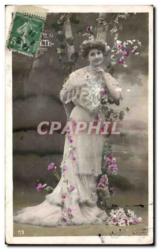 Junge Frau in Ballkleid — Blumendekoration — unbekannter Verlag, Nr. 37 - Vorderseite