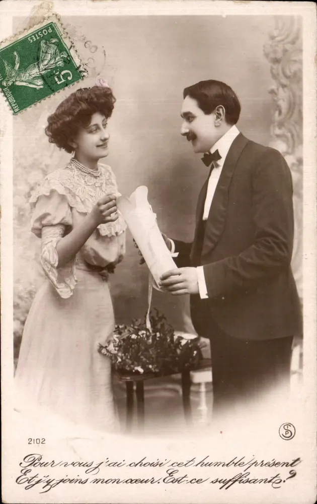 Junges Paar in Abendkleidung — Präsentationsszene — Verlag S, Nr. 2102 - Vorderseite