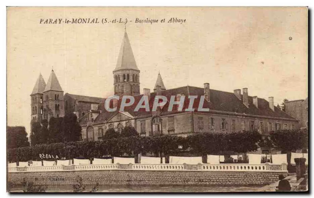 Paray-le-Monial (S.-et-L.) - Basílica e Abadia - Frente