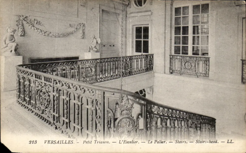 Versailles - Petit Trianon - A Escada - O Piso - Topo da Escada - LL. - Frente