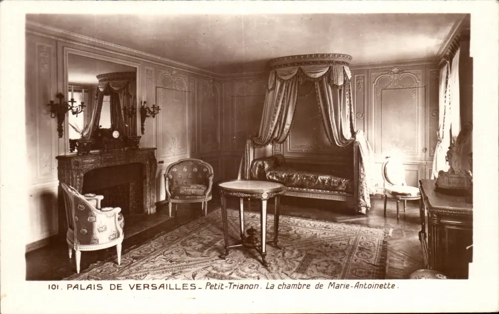 Schloss Versailles - Petit-Trianon. Zimmer von Marie-Antoinette. - Vorderseite