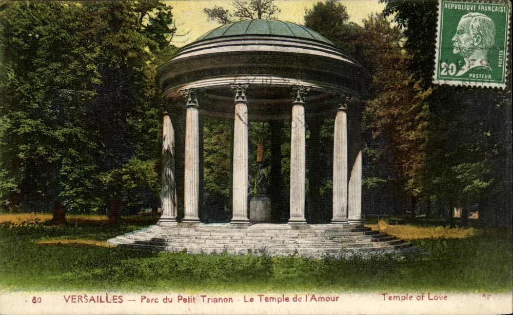 Versailles — Park von Petit Trianon — Tempel der Liebe - Vorderseite