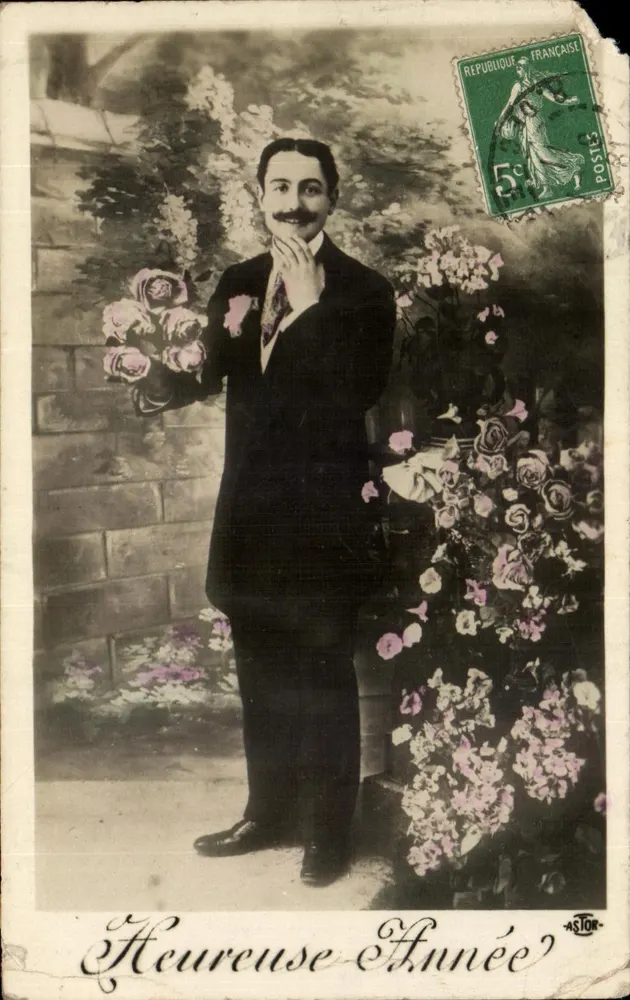 Homme en costume — avec bouquet de roses — éditeur ASTOR - Vorderseite