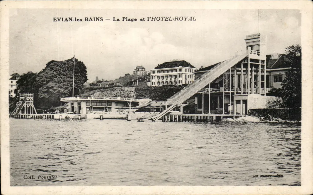 EVIAN-les BAINS — Die Strandpromenade und das HOTEL-ROYAL — Sammlung Fournier - Vorderseite