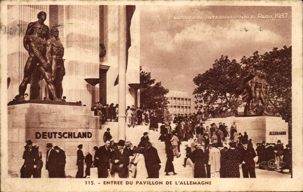 Eingang zum Pavillon der Deutschen — Internationale Ausstellung Paris 1937 — Verleger: H. Chipault - Vorderseite