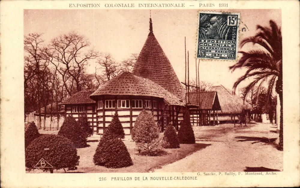 Pavillon von Neukaledonien — Internationale Kolonialausstellung — Paris 1934 — G. Saacque, P. Bailly, F. Montenot, Archs. - Vorderseite