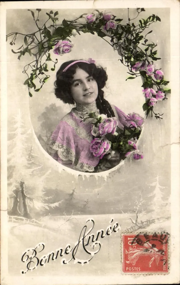 Jeune femme avec couronne de roses — scène hivernale — éditeur POSTES FRANÇAISES - Vorderseite