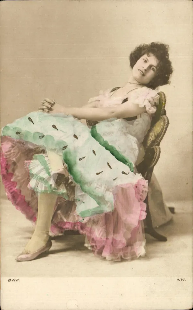 Frau in Melonenfarbener Robe — B.N.K. n°134 - Vorderseite