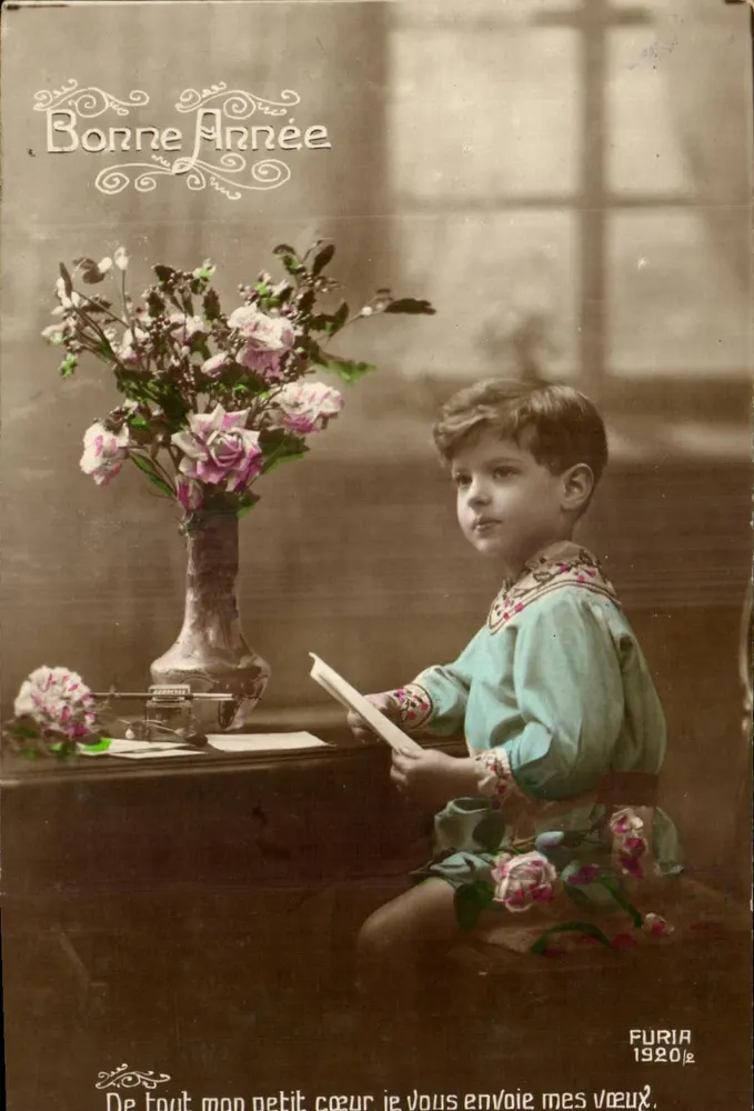 Criança ao lado de um vaso de rosas — FURIA 1920 - Frente