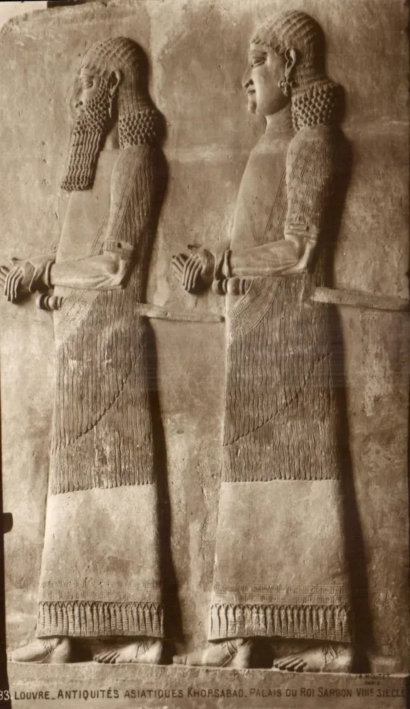 Zwei assyrische Statuen — Palast des Königs Sargon, 8. Jahrhundert — Louvre, Asiatische Antiquitäten, Khorsabad - Vorderseite