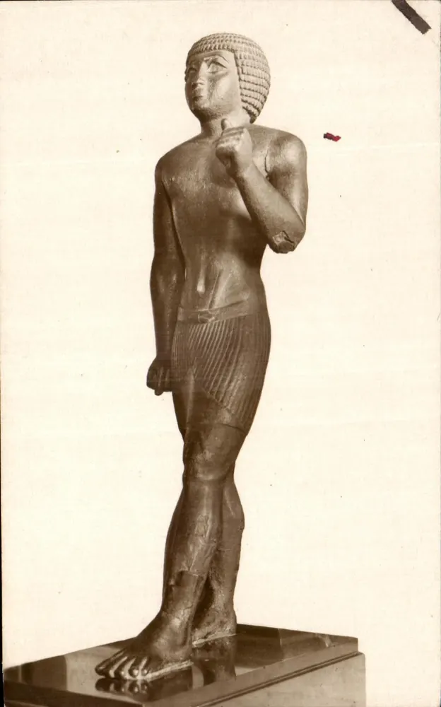 Estátua de homem em bronze — estilo do Império Antigo — Louvre - Frente
