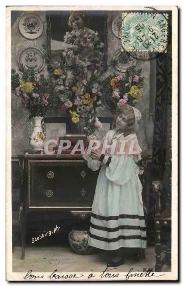꽃다발 옆에서 여성과 어린이 — Stebbing, 사진사 — 안트베르펜, 1908년 8월 21일 - 앞면