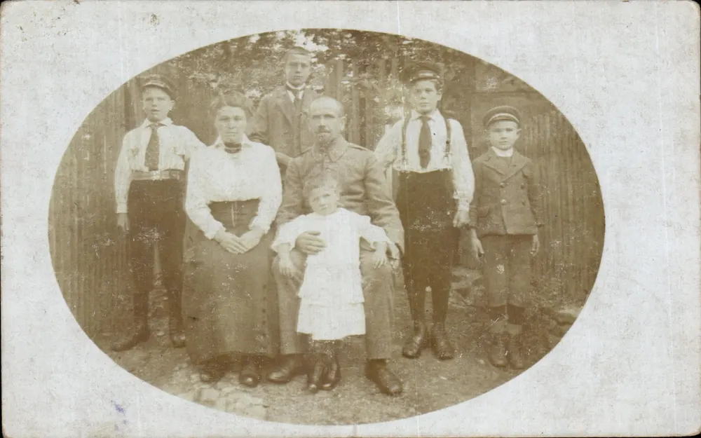 Familie mit Soldaten — Langenberg, Deutschland — datiert 29.9.16 - Vorderseite