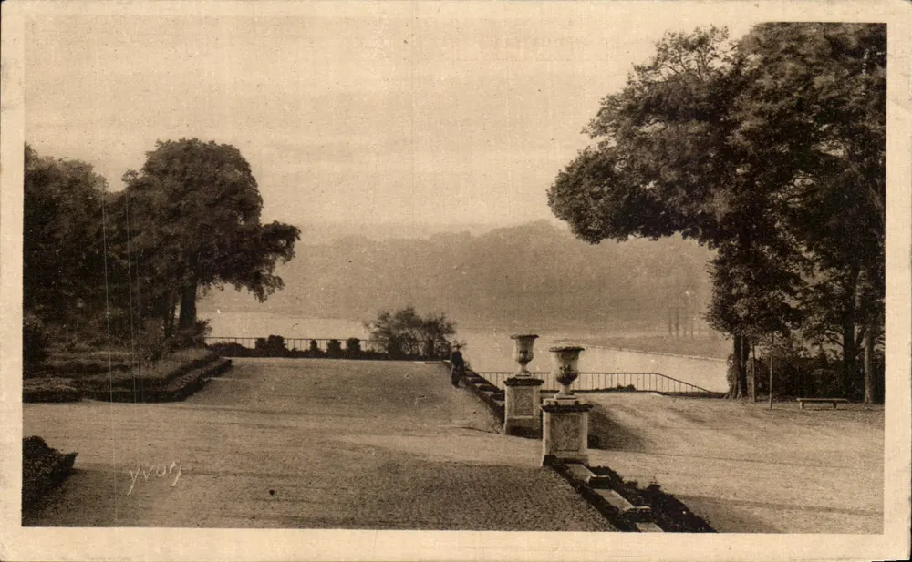 Terrasse des Grand Trianon — Versailles — Verleger Yvonn - Vorderseite