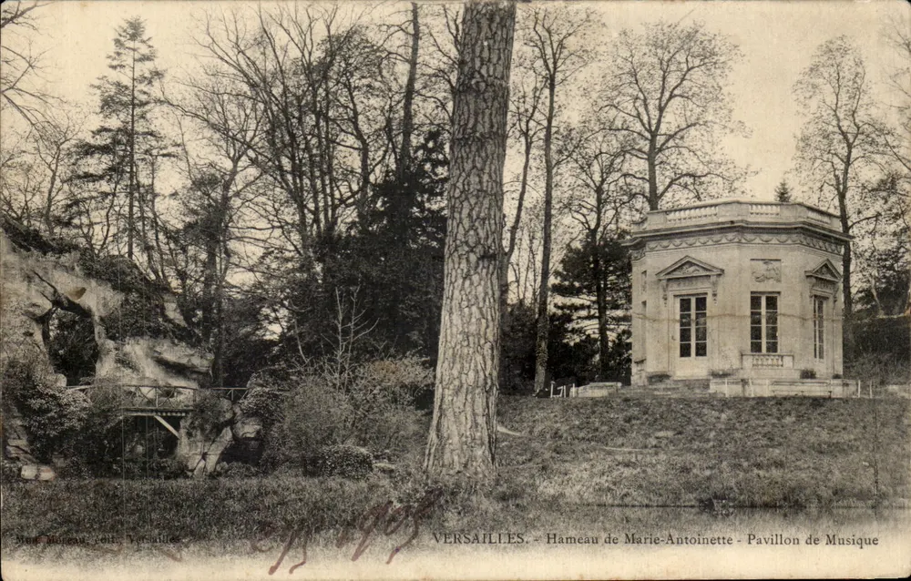 Versailles — Hameau de Marie-Antoinette - Pavillon de Musique — Verlag: Mus. Moreau, Versailles - Vorderseite