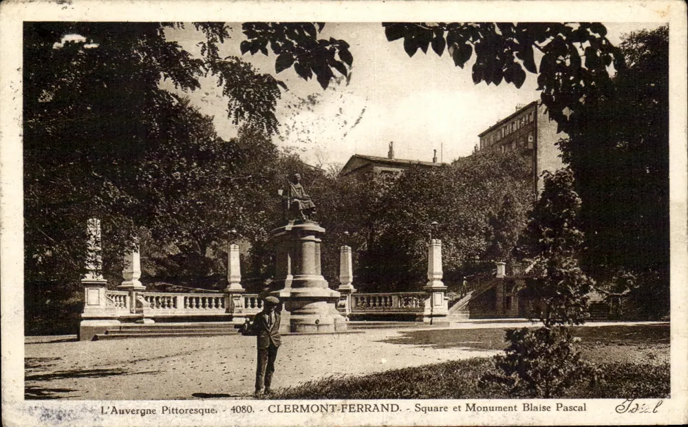 Clermont-Ferrand - Square und Monument Blaise Pascal — L'Auvergne Pitttoresque, 4080. - Vorderseite