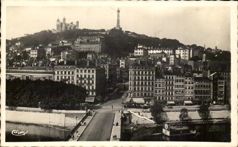 Lyon — Straße Octavio-Mey und Fourvière-Hügel — Cimy - Vorderseite