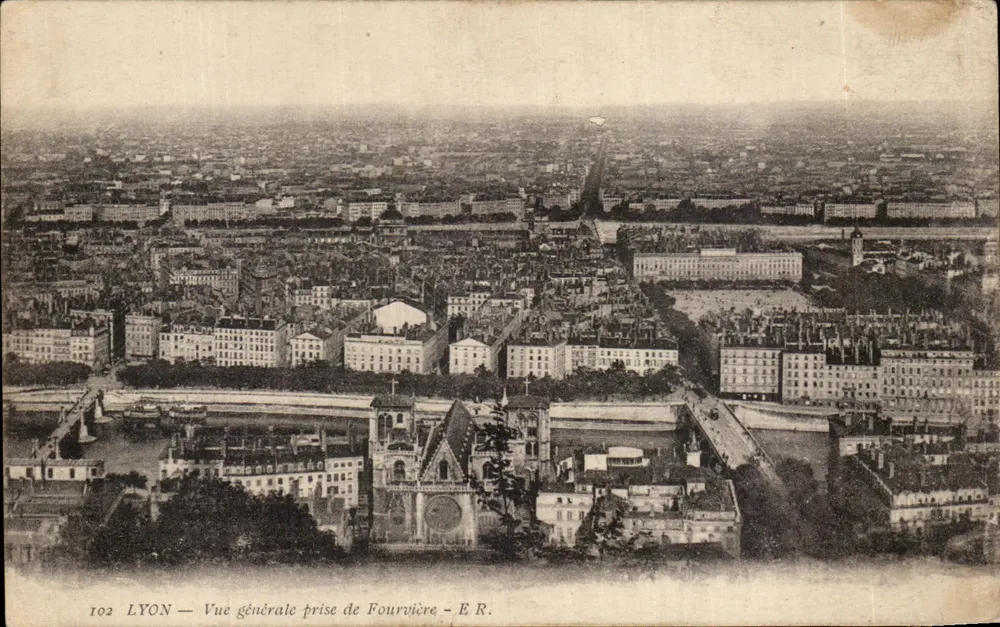 LYON — Vista geral tirada de Fourvière — E.R. - Frente