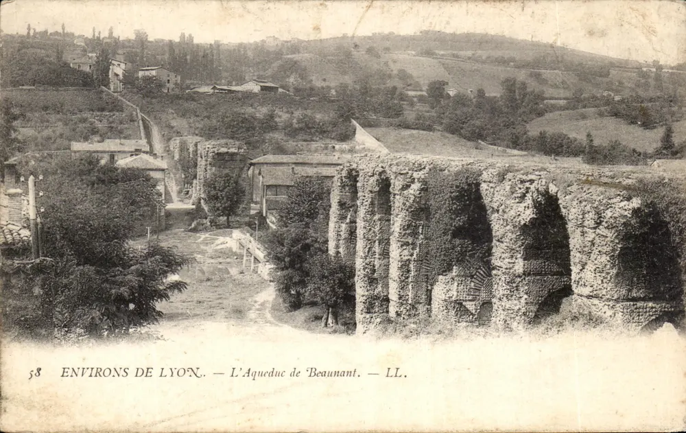 Ao redor de Lyon — O Aqueduto de Beaunant — LL. - Frente