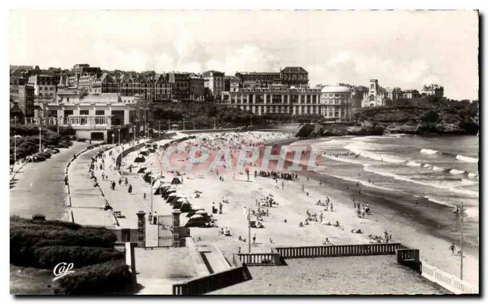Biarritz - La Grande Plage vers le Casino Bellevue — C.A.P. Photo, Paris - Recto