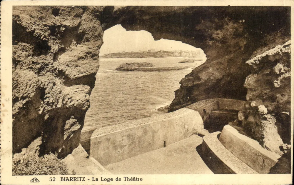 Biarritz - A Loge de Teatro — vista do teatro natural em pedra - Frente